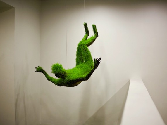 Выставка растущих травяных скульптур